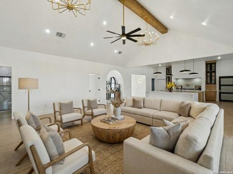 191 Hidden Ranch Floresville TX 78114