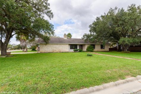330 Tanglewood Trail Gonzales TX 78629