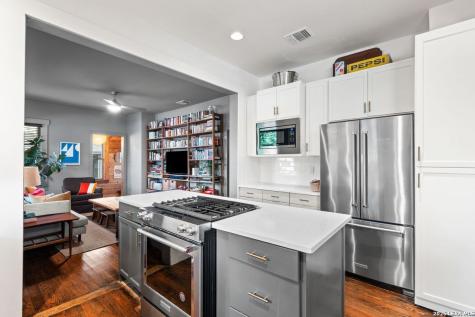 301 Queen Anne Court San Antonio TX 78209