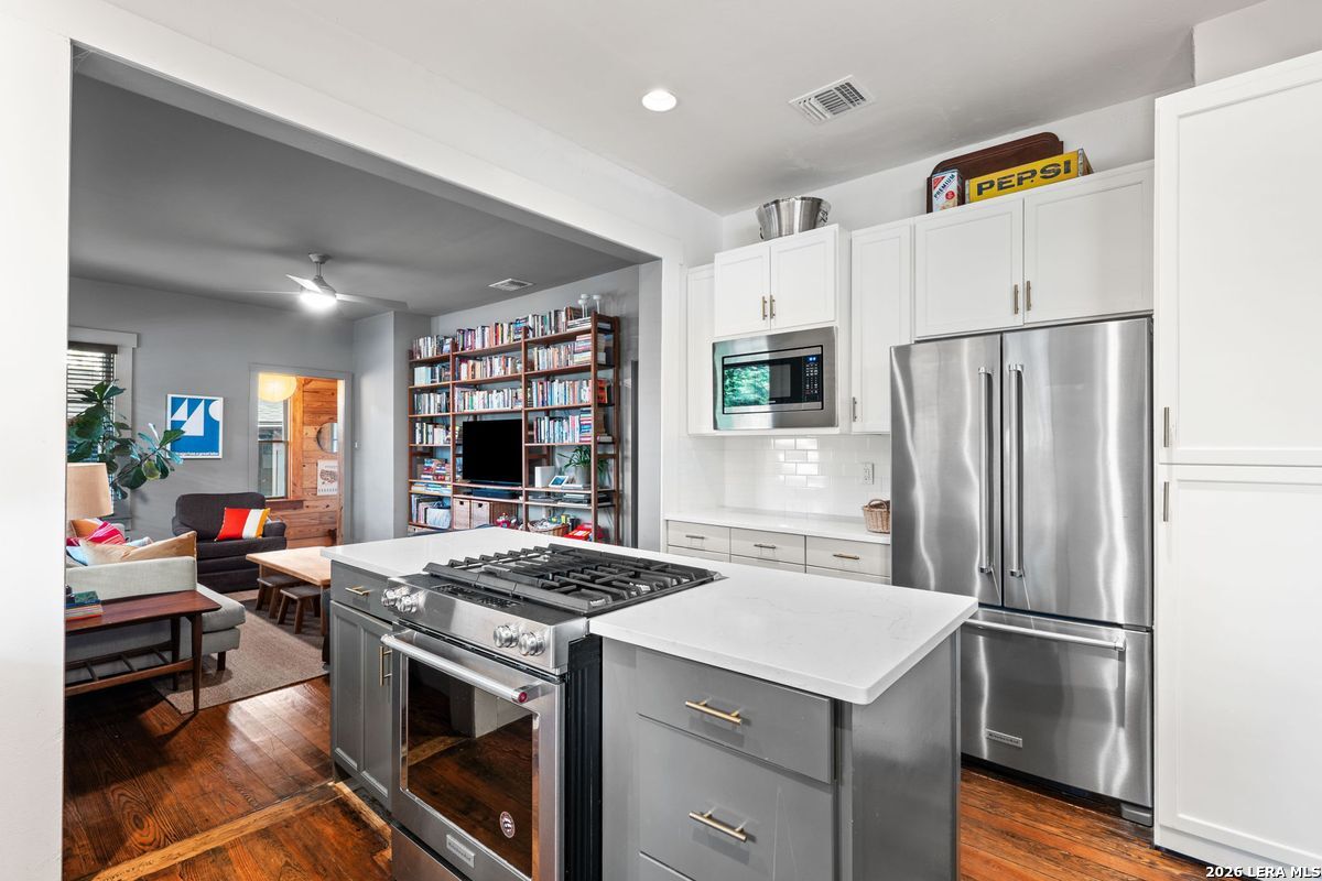 301 Queen Anne Court San Antonio TX 78209