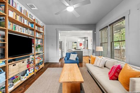 301 Queen Anne Court San Antonio TX 78209