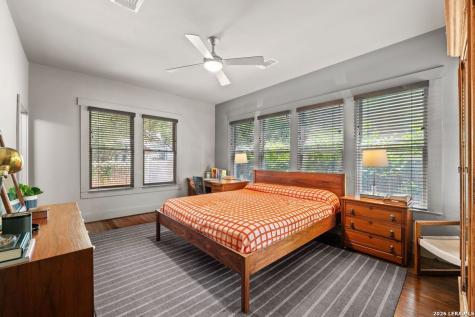 301 Queen Anne Court San Antonio TX 78209
