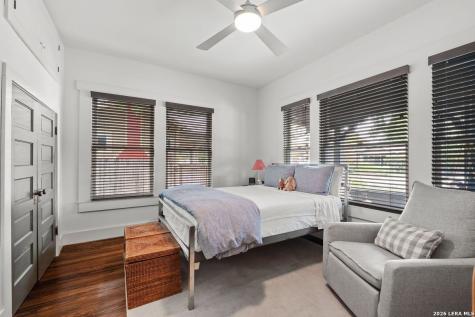301 Queen Anne Court San Antonio TX 78209