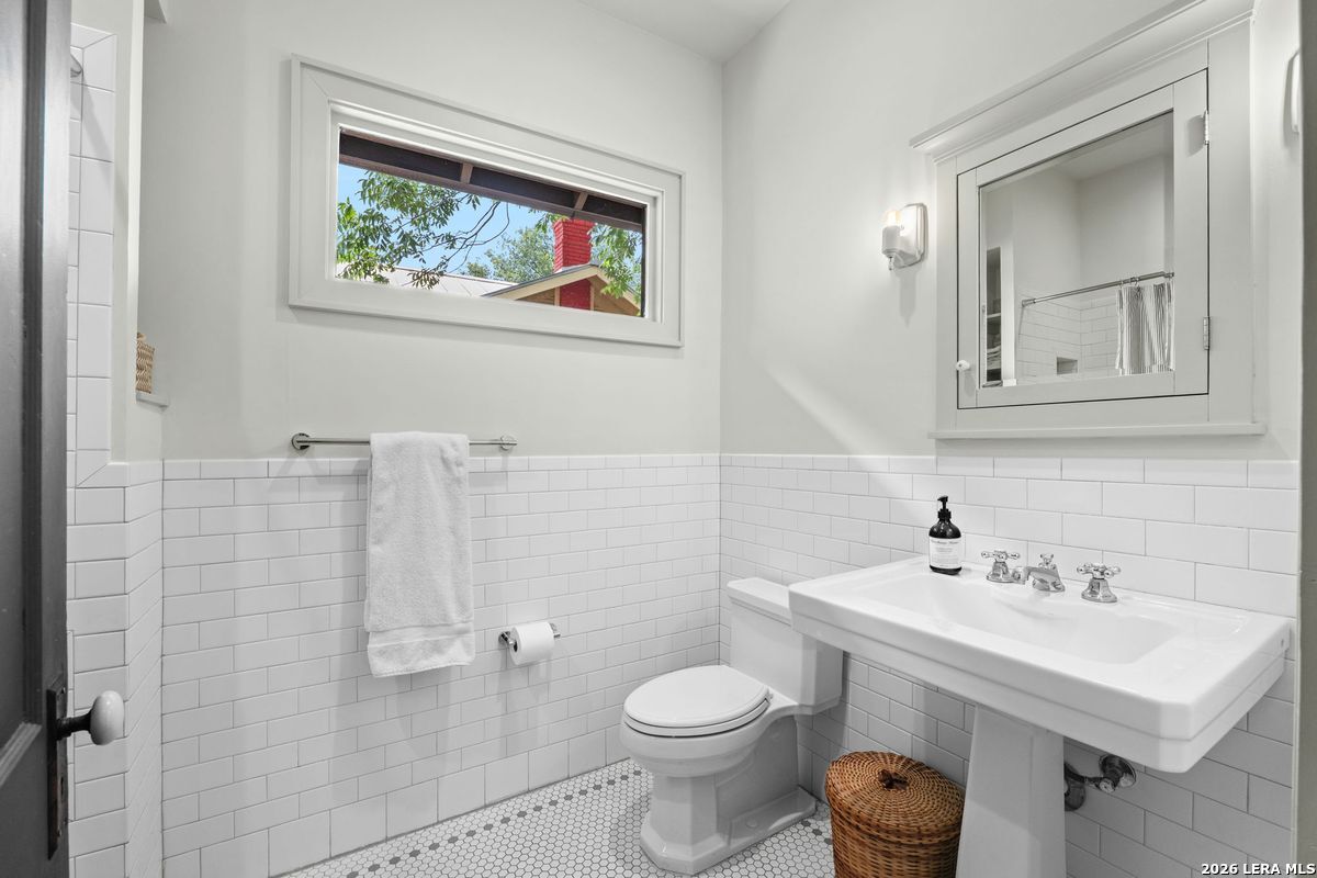301 Queen Anne Court San Antonio TX 78209