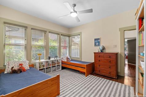 301 Queen Anne Court San Antonio TX 78209