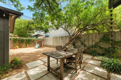 301 Queen Anne Court San Antonio TX 78209
