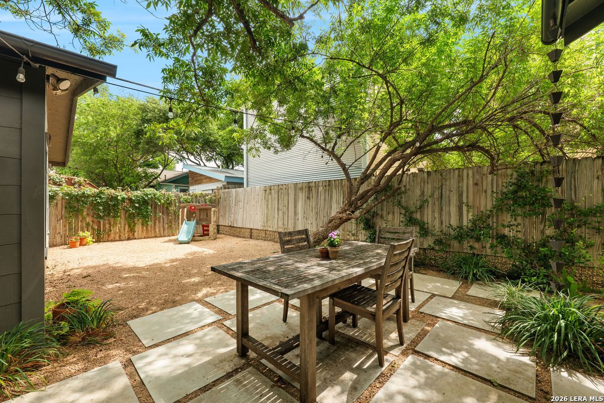 301 Queen Anne Court San Antonio TX 78209