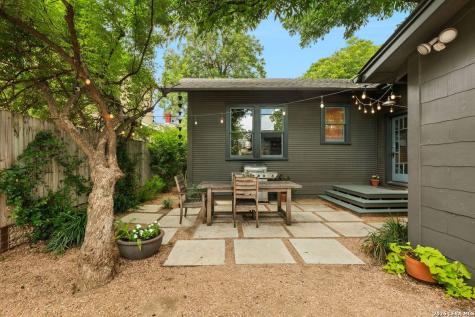 301 Queen Anne Court San Antonio TX 78209