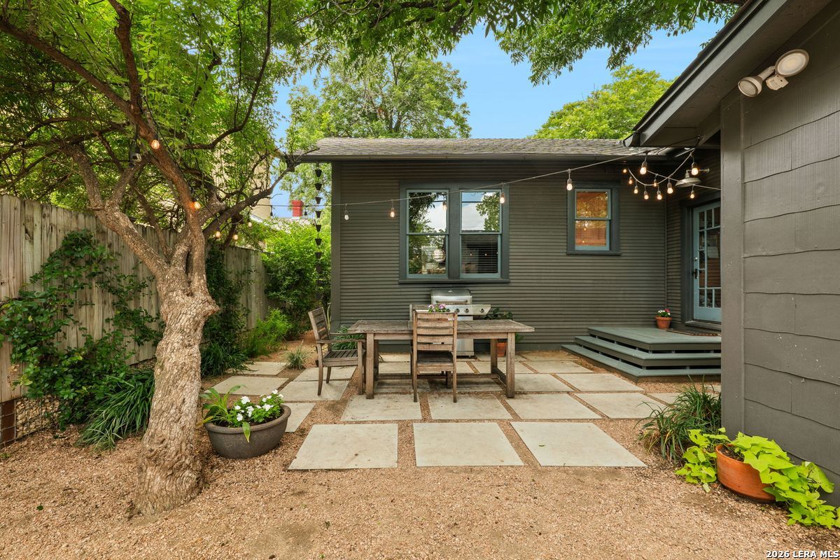 301 Queen Anne Court San Antonio TX 78209