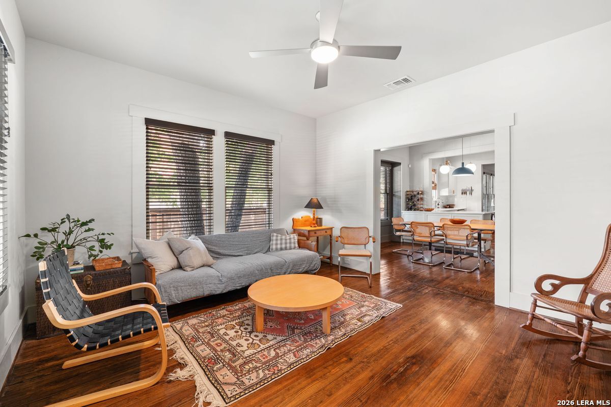 301 Queen Anne Court San Antonio TX 78209