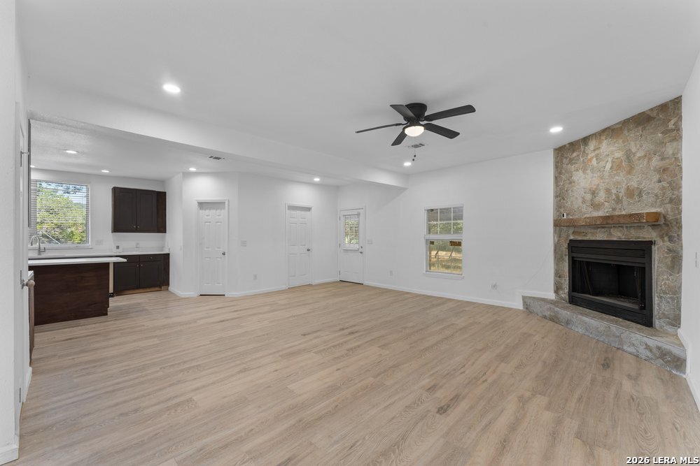 323 Lakeside Lakehills TX 78063
