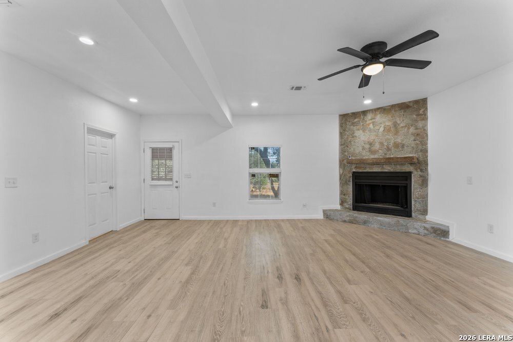 323 Lakeside Lakehills TX 78063