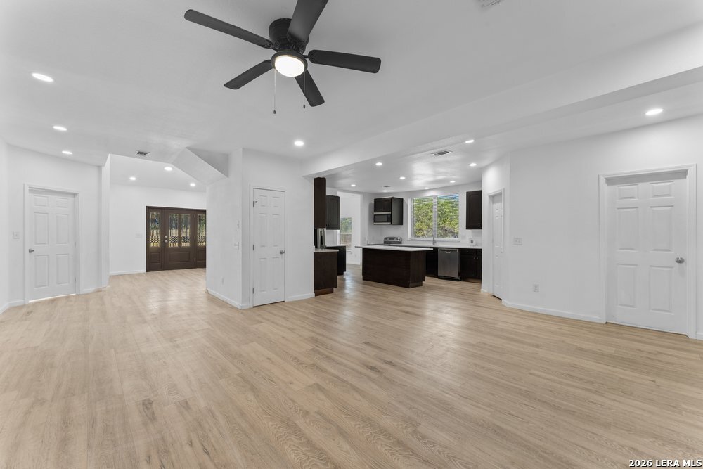 323 Lakeside Lakehills TX 78063