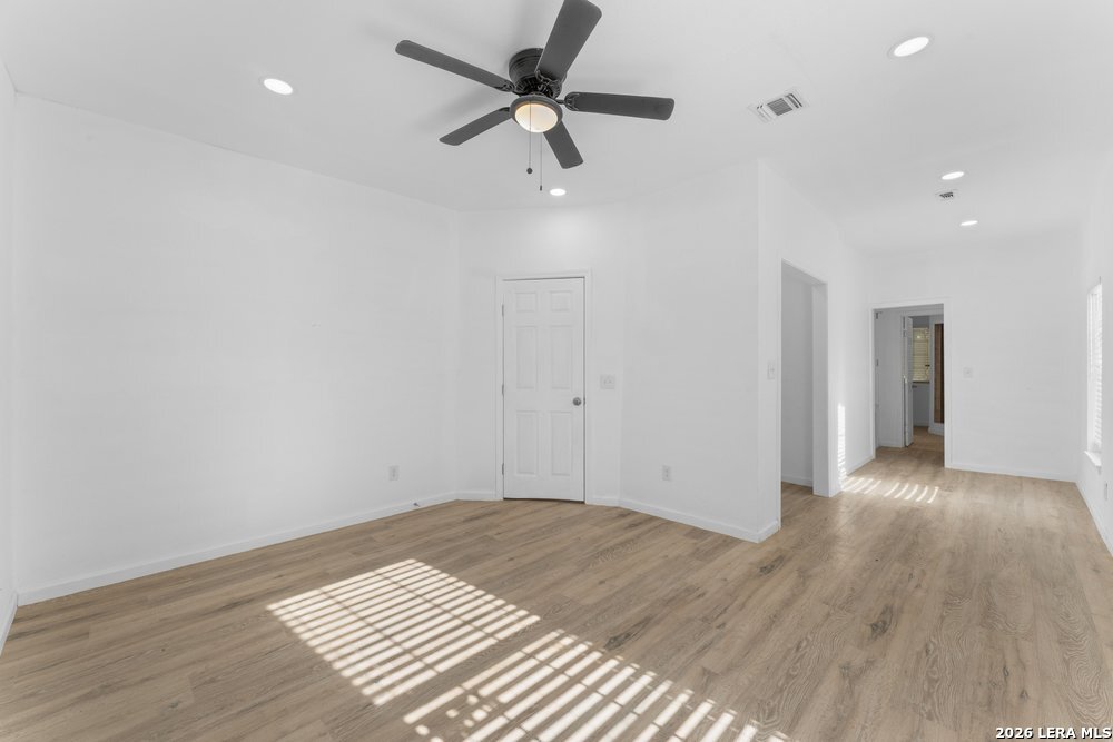 323 Lakeside Lakehills TX 78063