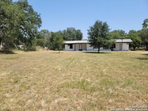 243 Flores Oaks Drive Floresville TX 78114