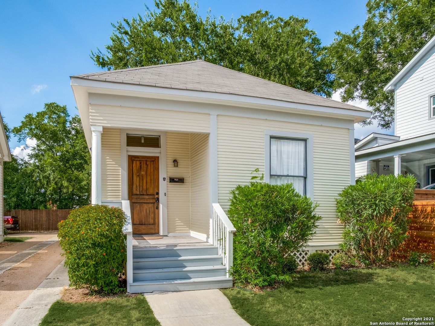 927 E Crockett Street San Antonio TX 78202