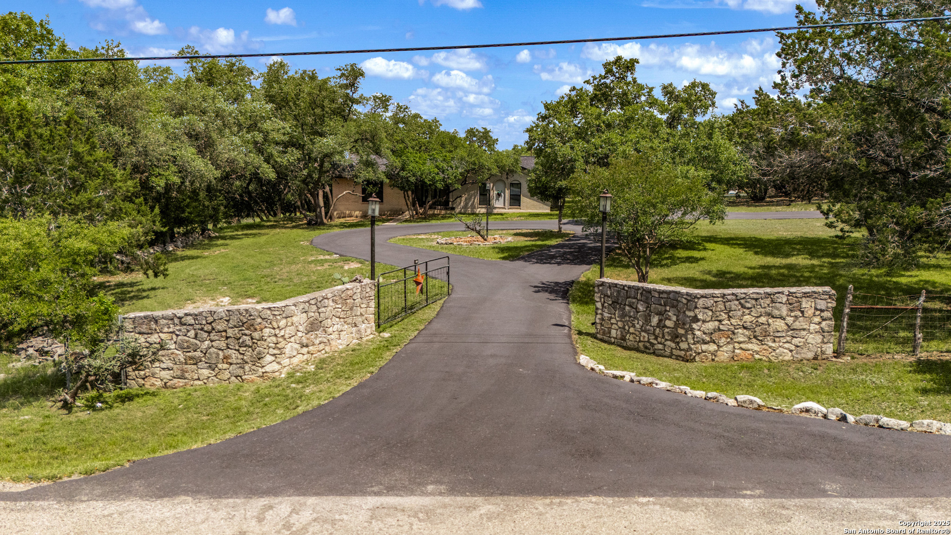 1397 Desert Gold Boerne TX 78006