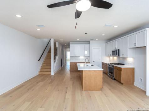 558 Mcmonigal Place San Antonio TX 78210