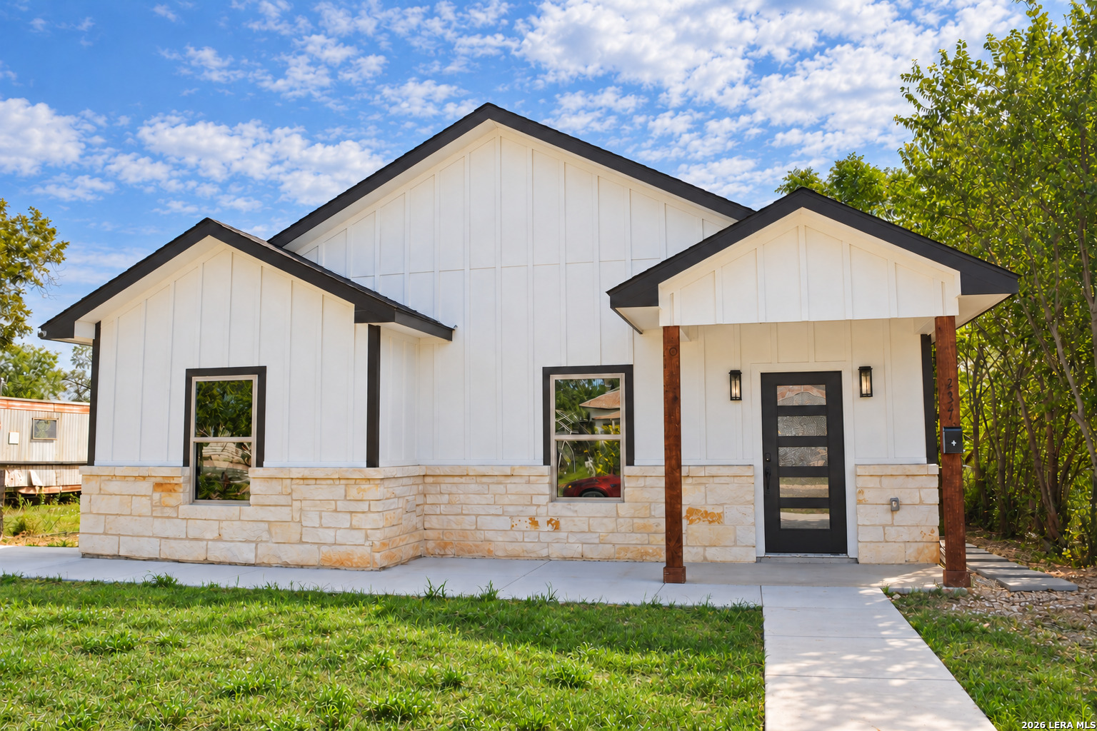 237 Avenue D Poteet TX 78065
