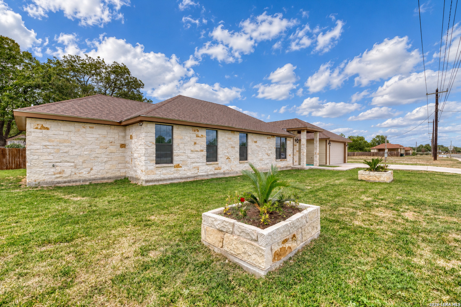 221 N Benson Road Uvalde TX 78801