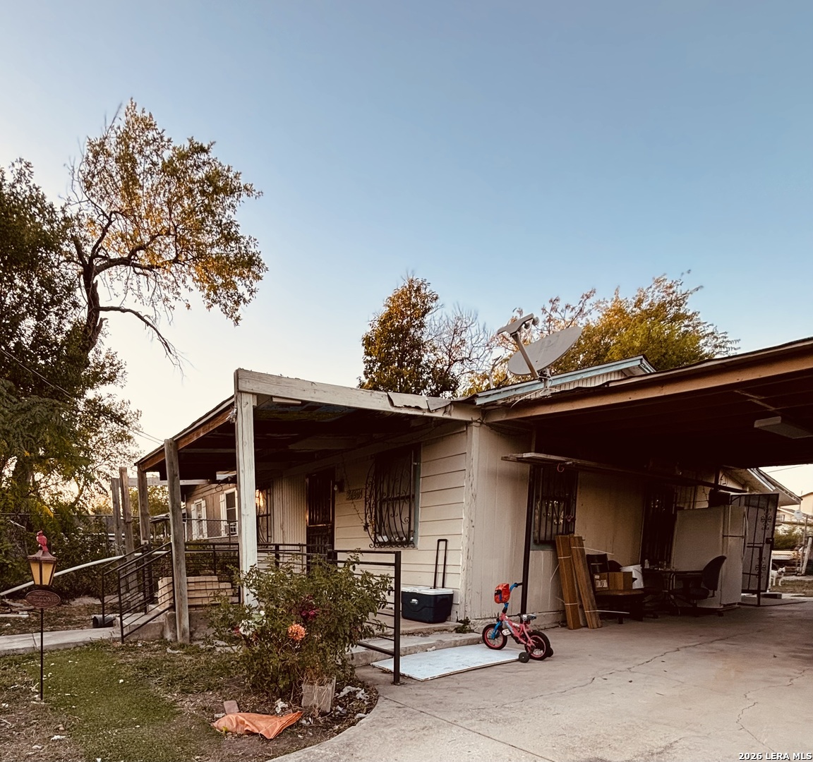 2033 W Laurel San Antonio TX 78201