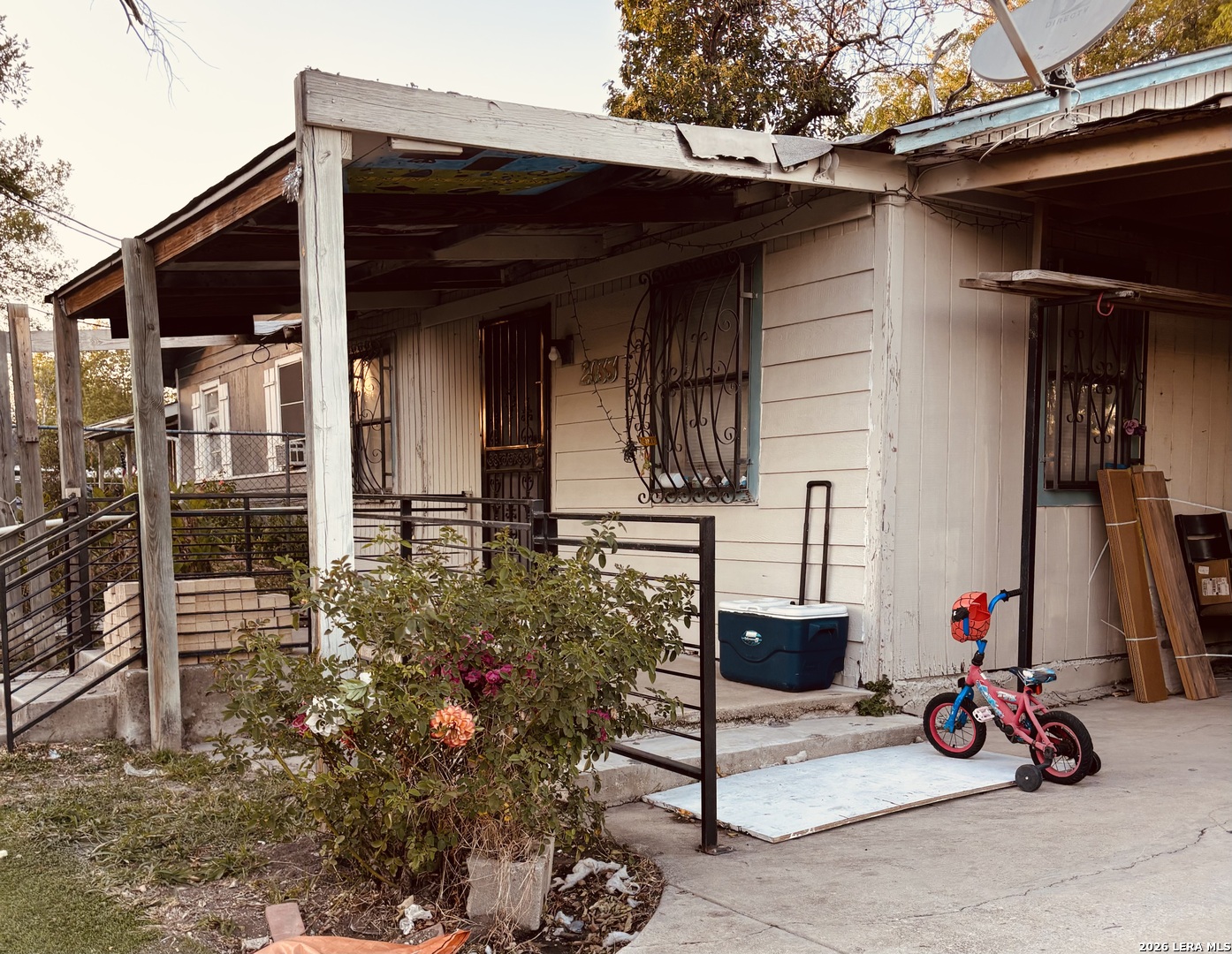 2033 W Laurel San Antonio TX 78201