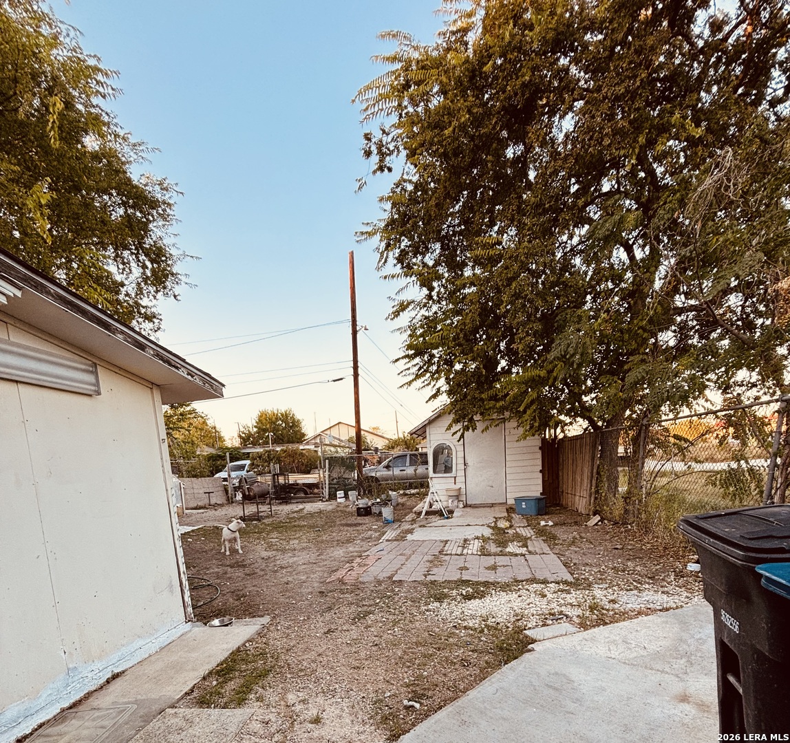 2033 W Laurel San Antonio TX 78201