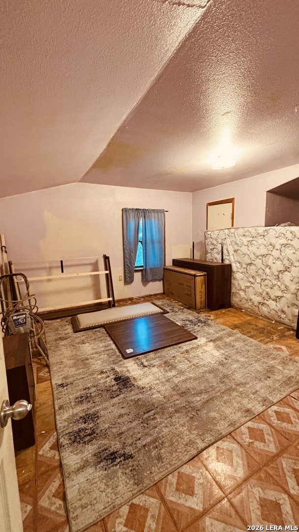 2033 W Laurel San Antonio TX 78201