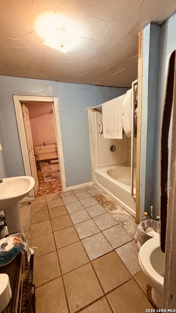 2033 W Laurel San Antonio TX 78201