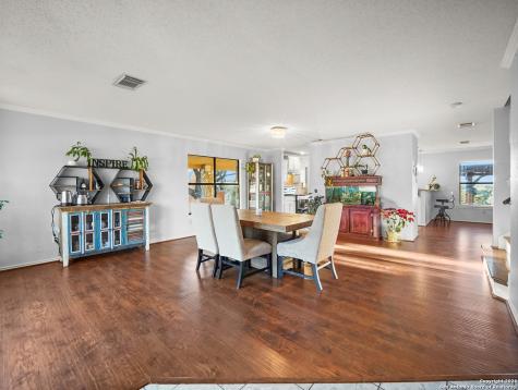 988 Summit Lakehills TX 78063