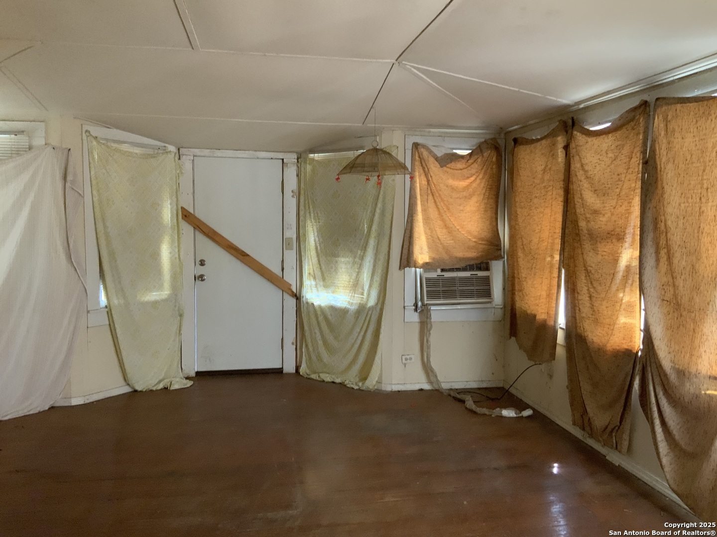 309 E 3rd Street Nixon TX 78140