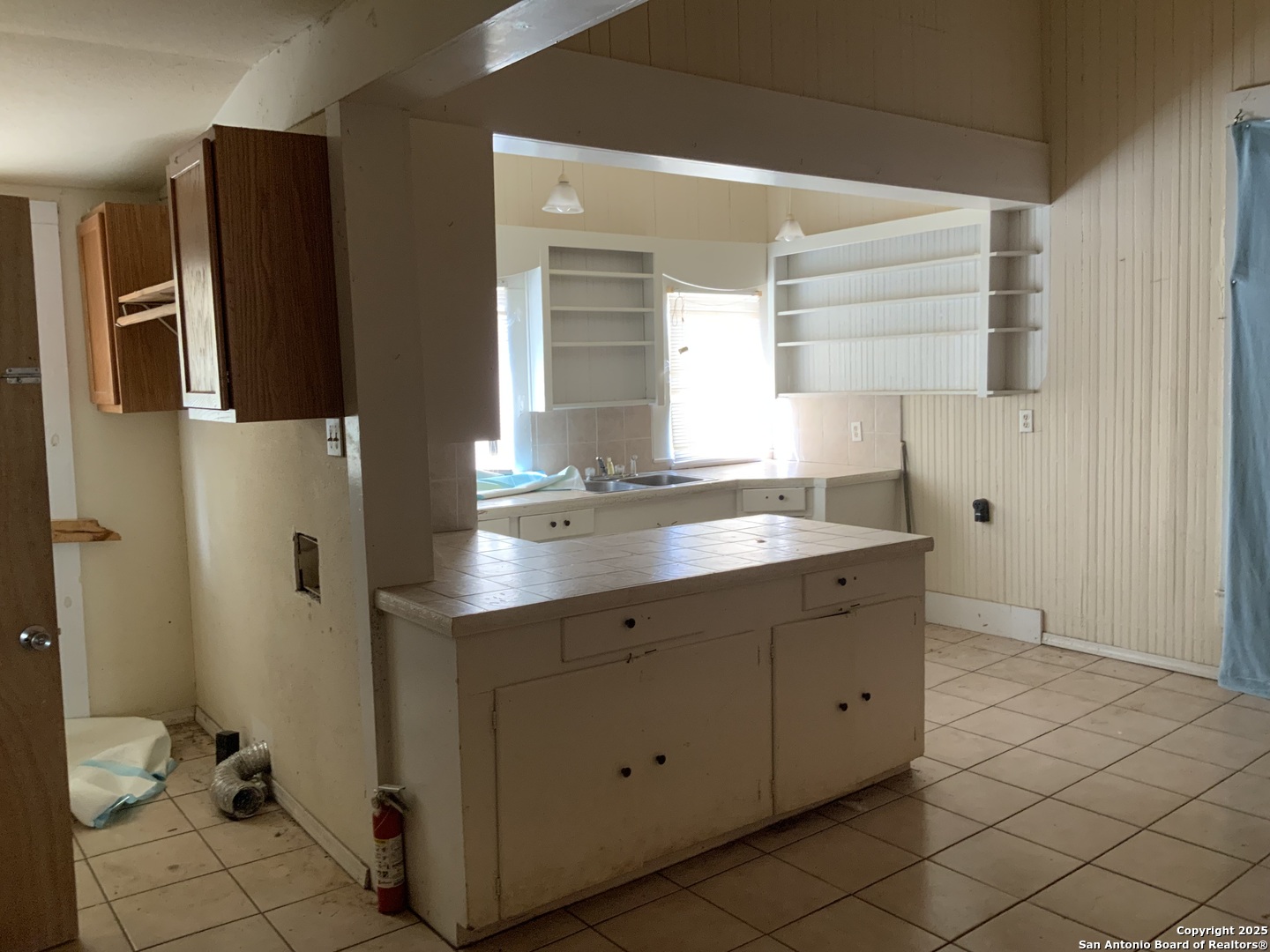 309 E 3rd Street Nixon TX 78140