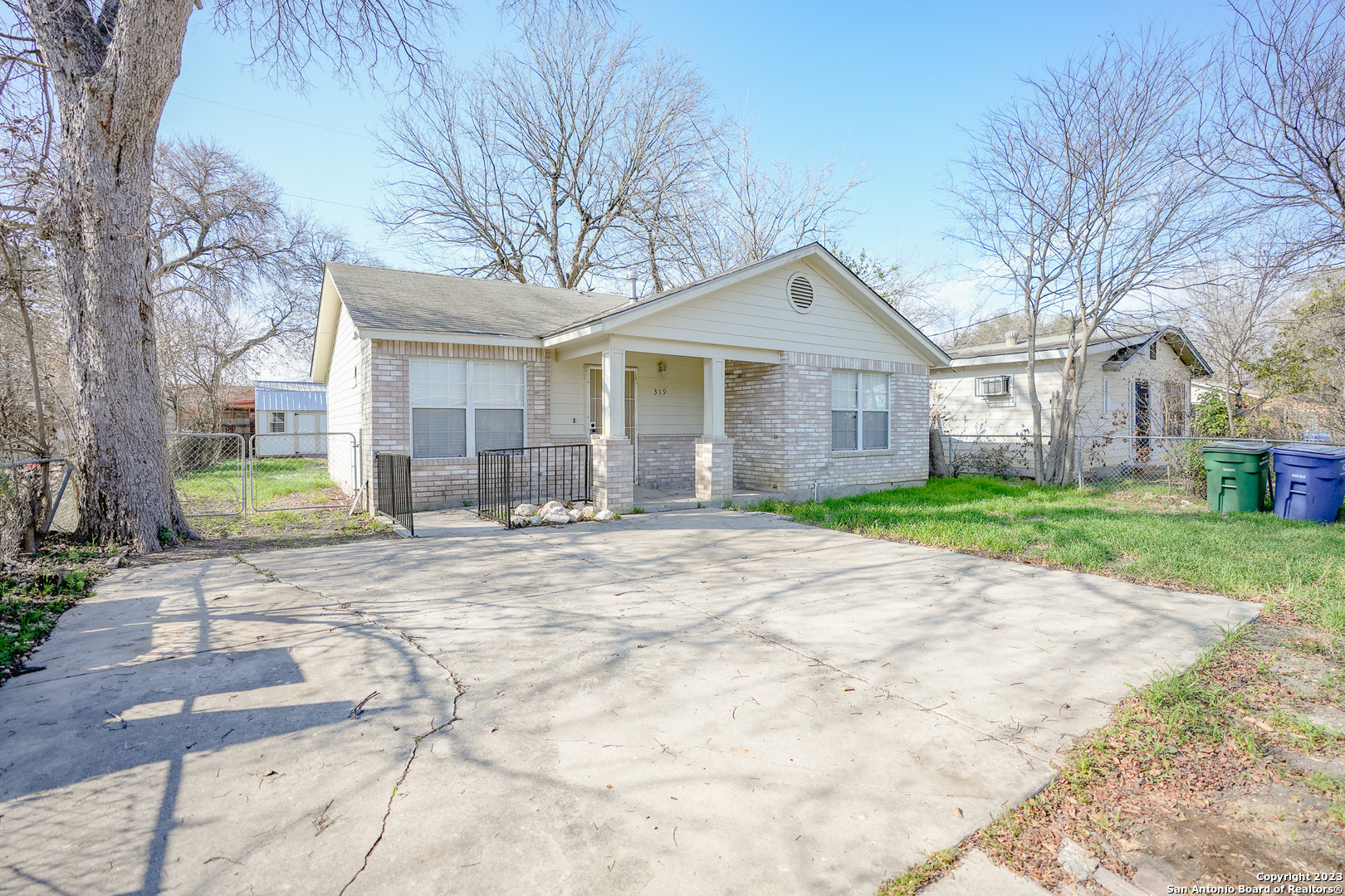 319 S San Ignacio Avenue San Antonio TX 78237