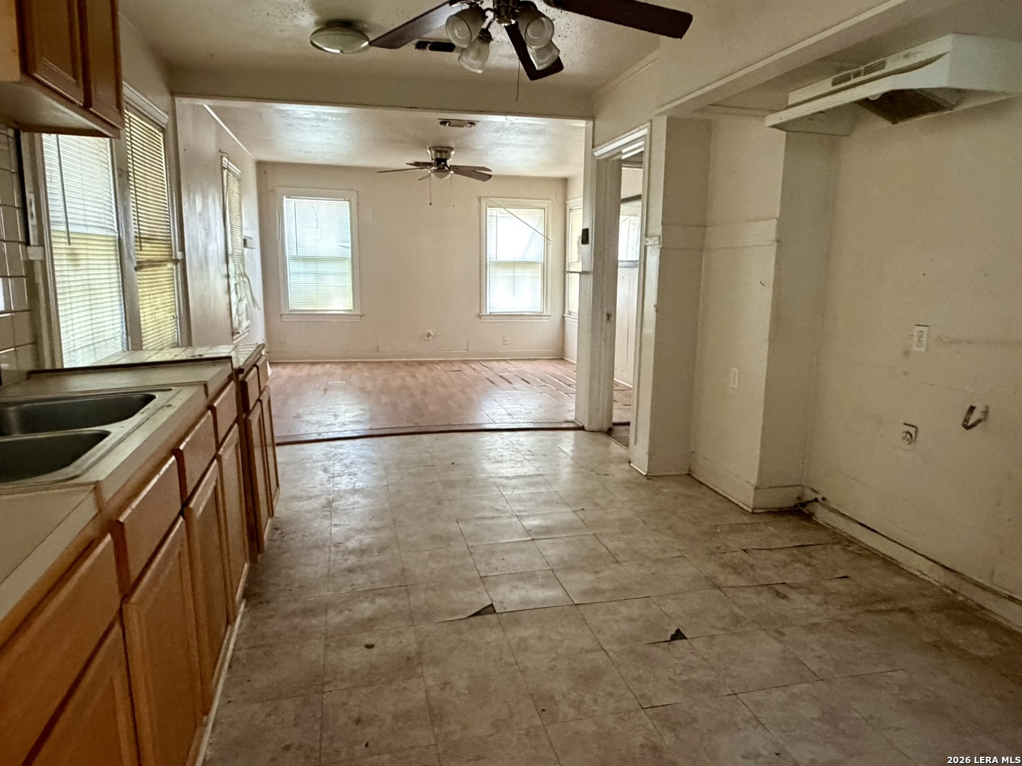 949 Aransas San Antonio TX 78210