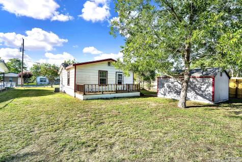 1205 Plum Floresville TX 78114