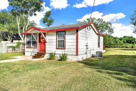 1205 Plum Floresville TX 78114
