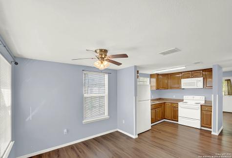 1205 Plum Floresville TX 78114