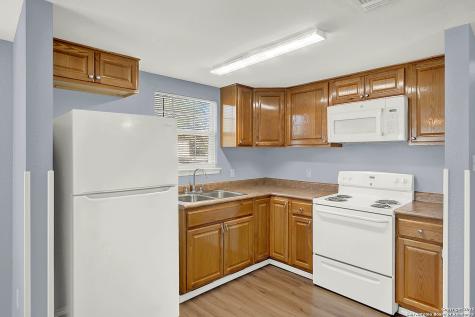 1205 Plum Floresville TX 78114