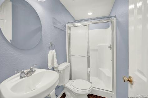 1205 Plum Floresville TX 78114