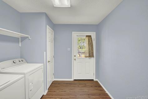 1205 Plum Floresville TX 78114