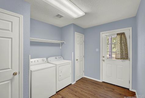 1205 Plum Floresville TX 78114
