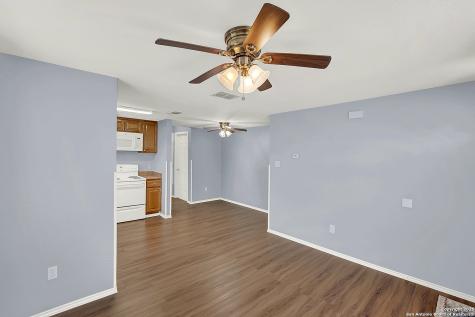 1205 Plum Floresville TX 78114