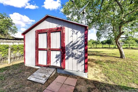 1205 Plum Floresville TX 78114