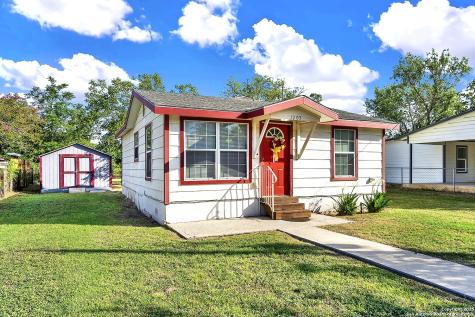 1205 Plum Floresville TX 78114