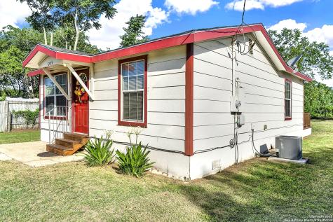 1205 Plum Floresville TX 78114