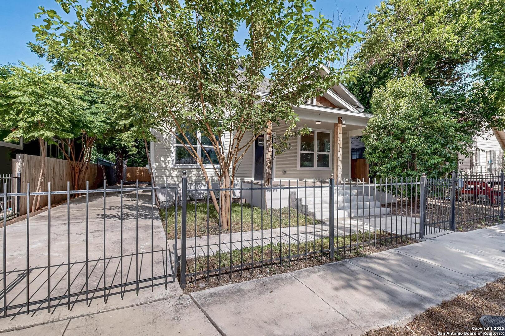 305 N Spruce San Antonio TX 78203
