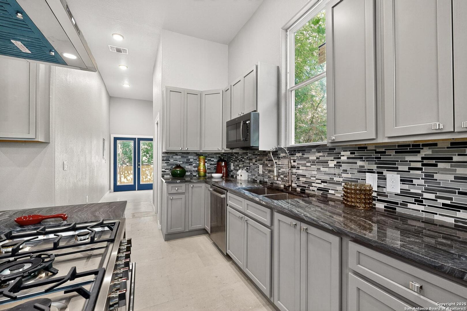 305 N Spruce San Antonio TX 78203