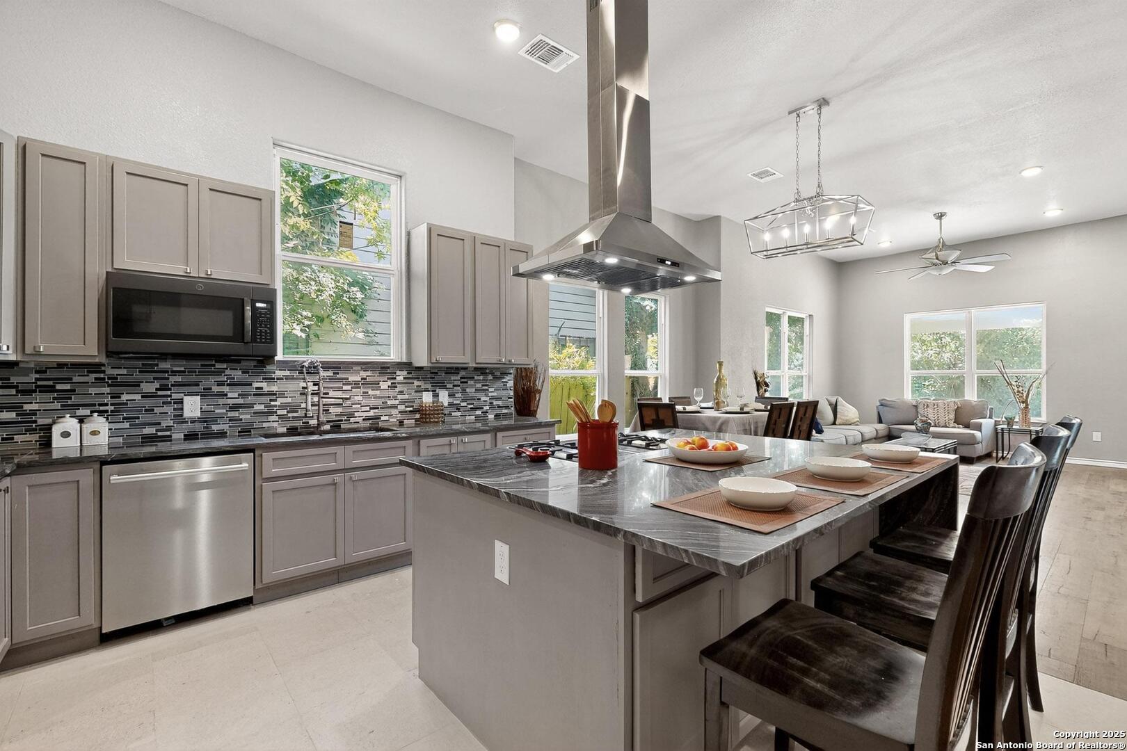 305 N Spruce San Antonio TX 78203