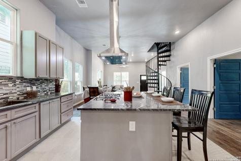 305 N Spruce San Antonio TX 78203