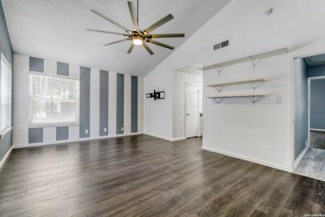120 S Winston Lane San Antonio TX 78213